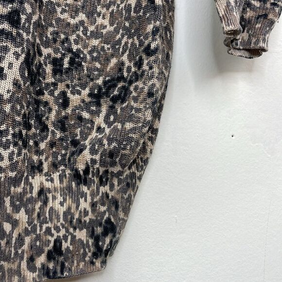Aritzia Wilfred Balzac Leopard print light sweater size Medium - Picture 8 of 14